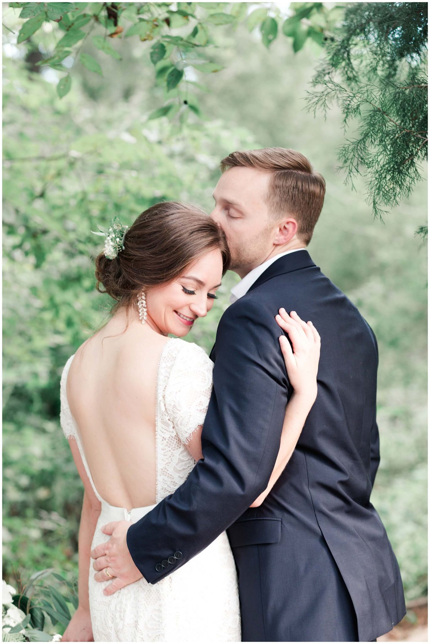 bride and groom portraits at the Houston Arboretum in Houston Texas by wedding photographer Swish and Click
