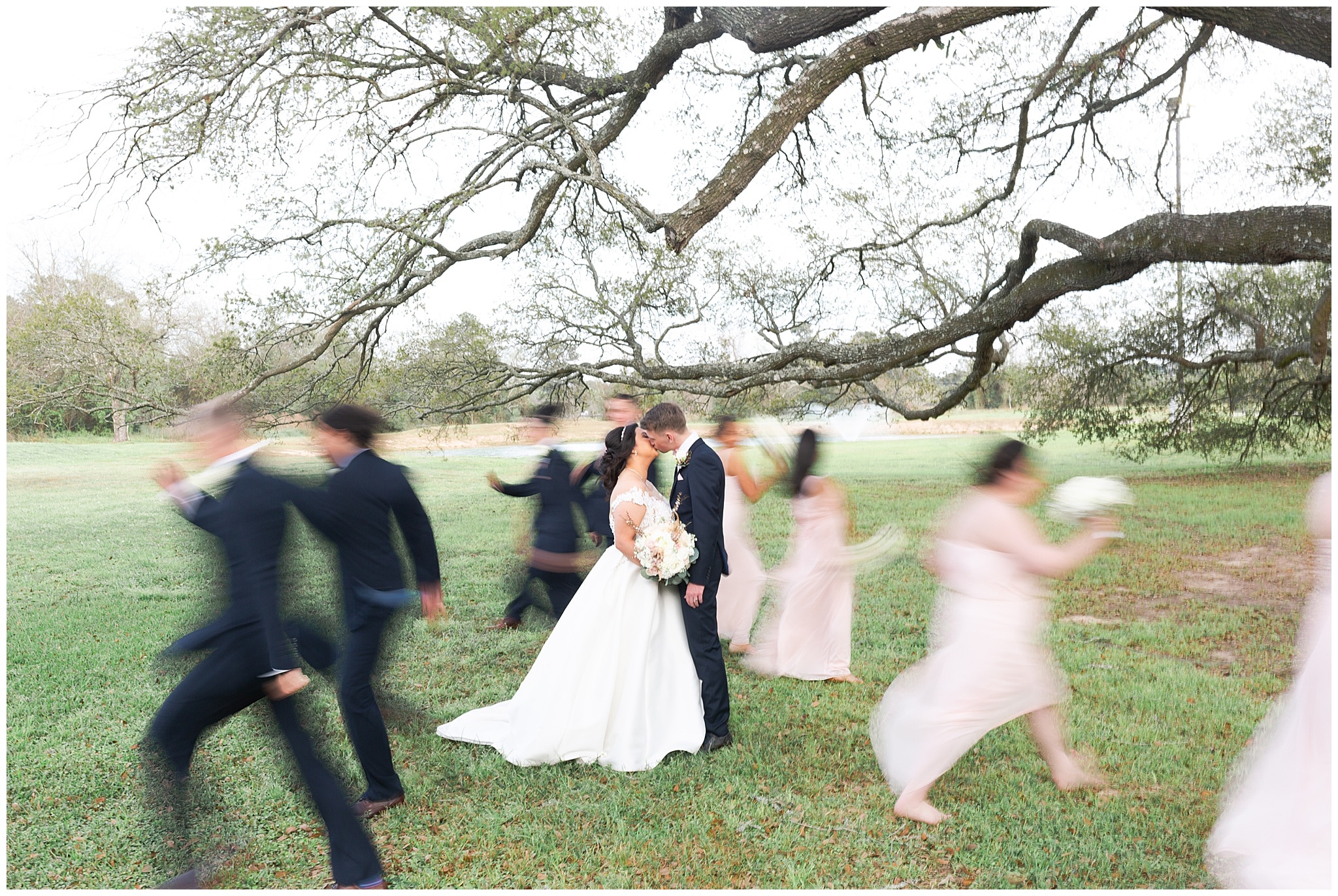 wedding party portraits at Bridal Oaks in Cypress Texas by Houston wedding photographer Swish and Click Photography