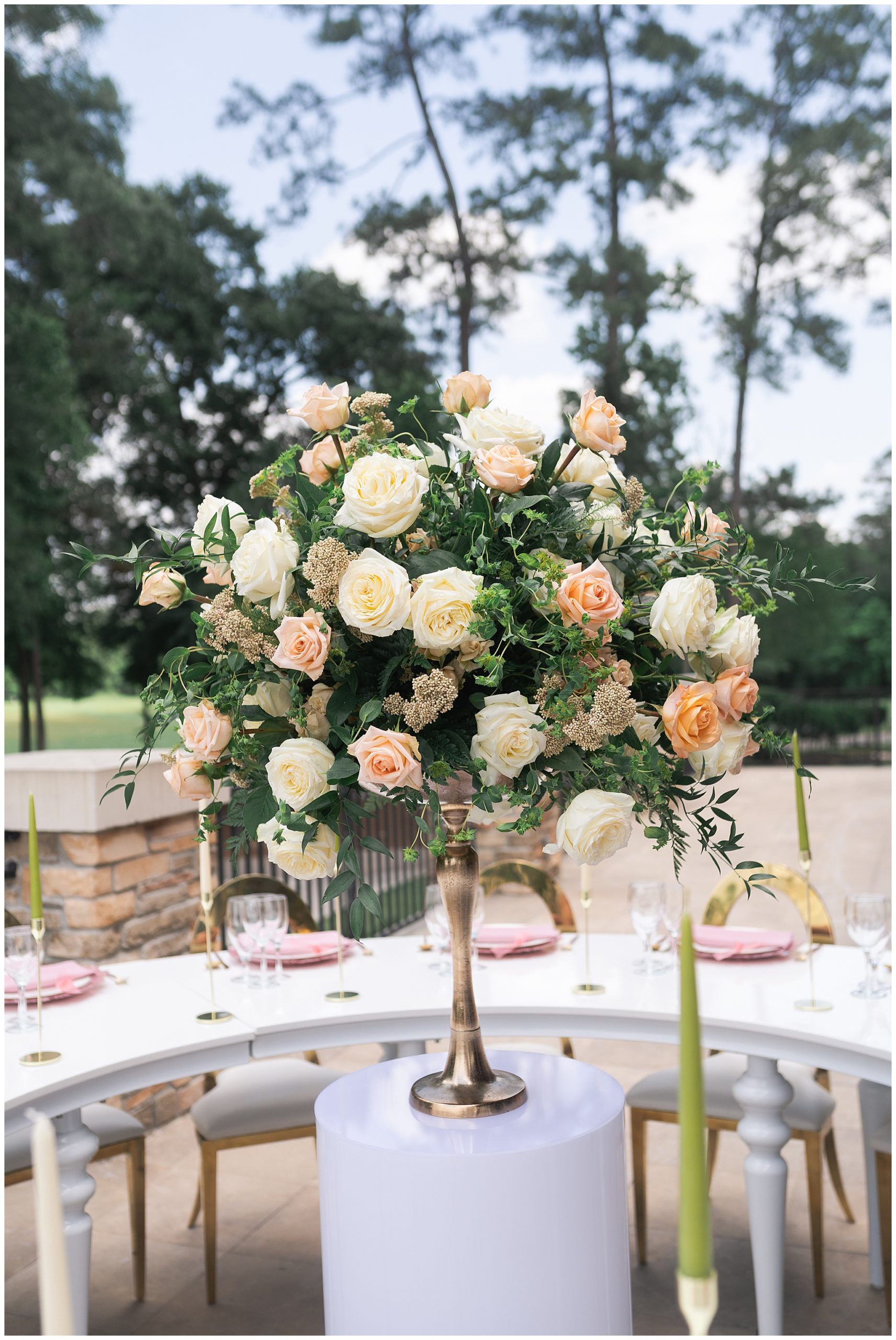 wedding flowers at the Woodlands Country Club in Houston Texas by Swish and Click Photography