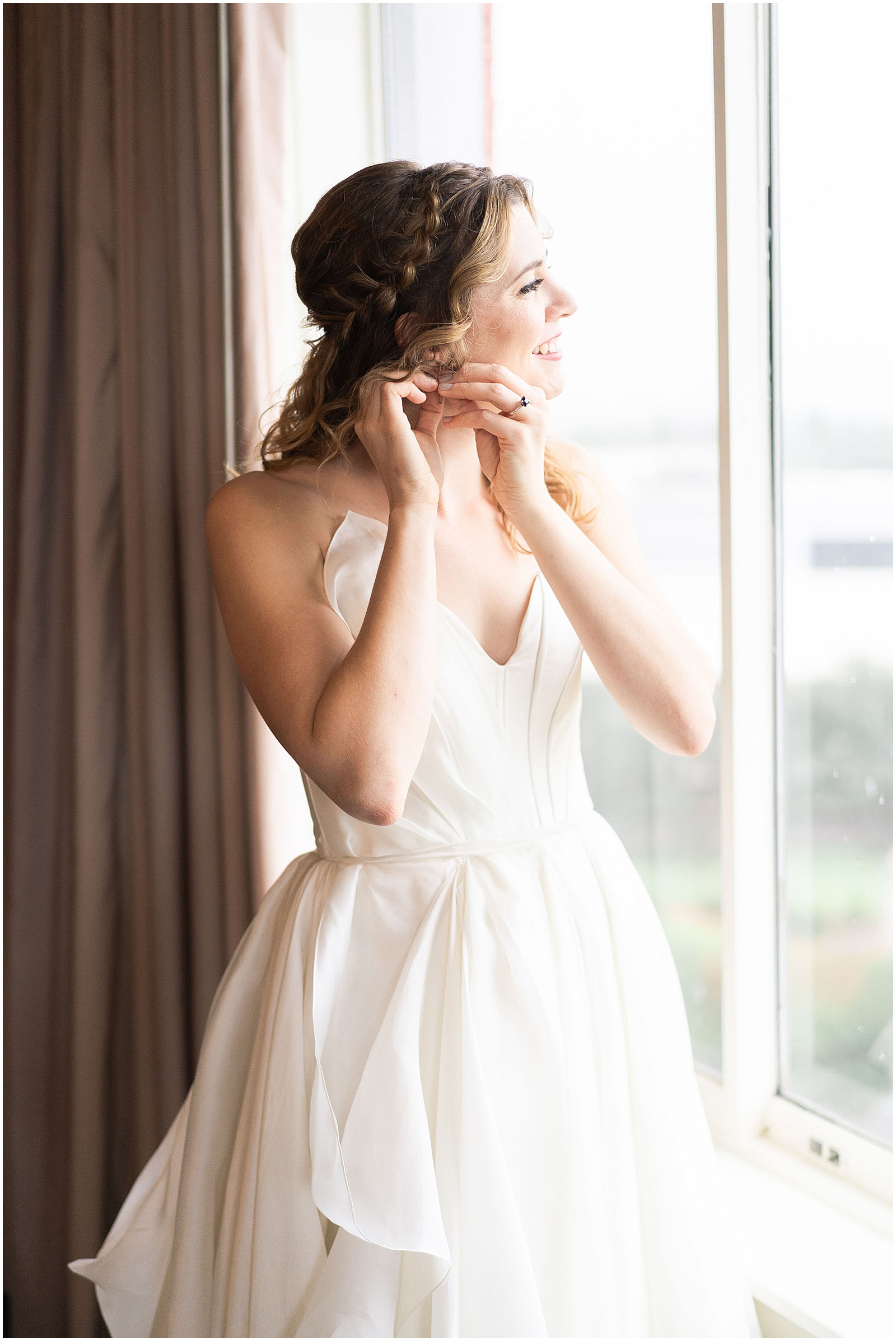 Wedding getting ready at Hotel ZaZa in the Houston Museum District | Swish and Click Photography
