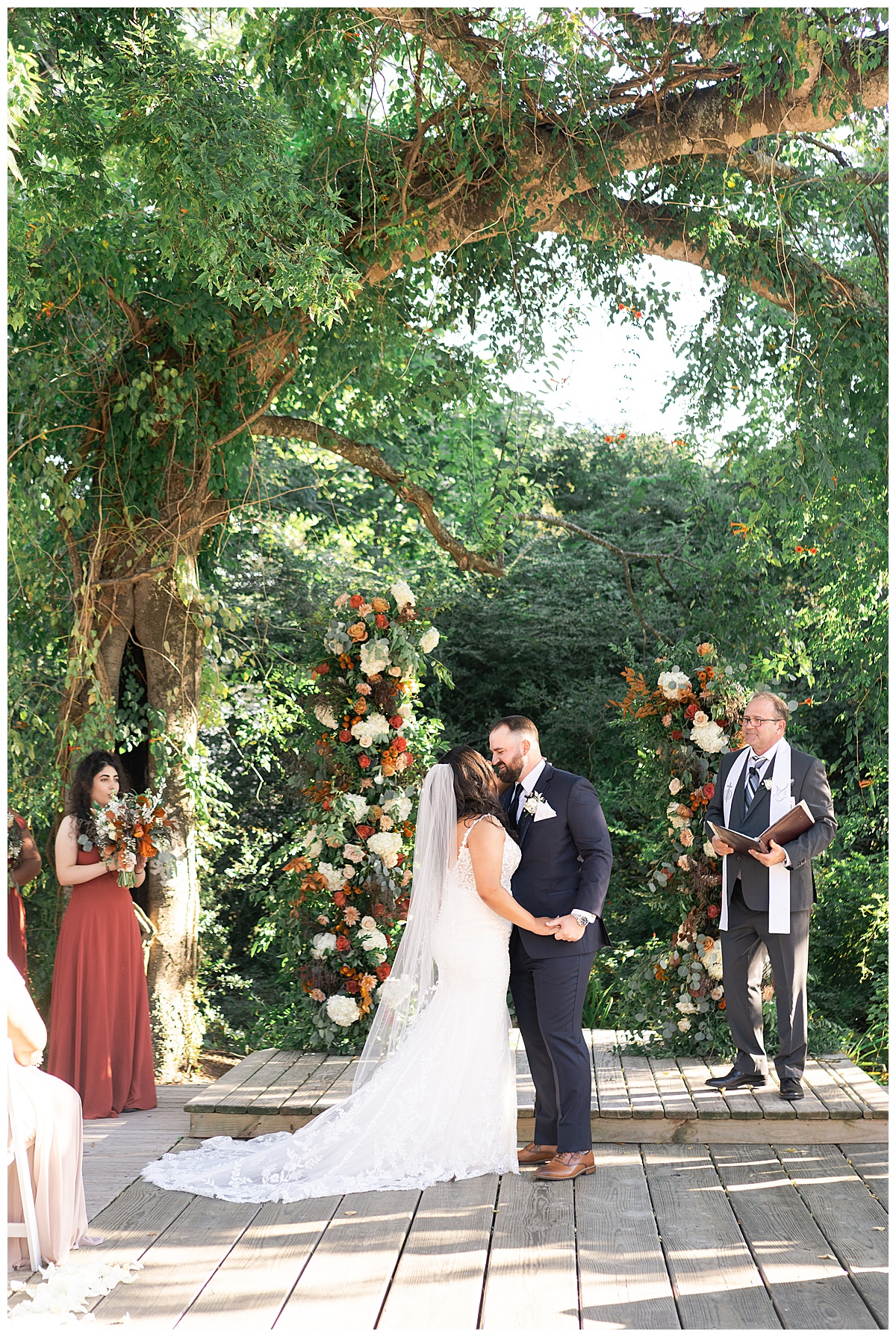 Couple share their first kiss at The Bowery House & Gardens