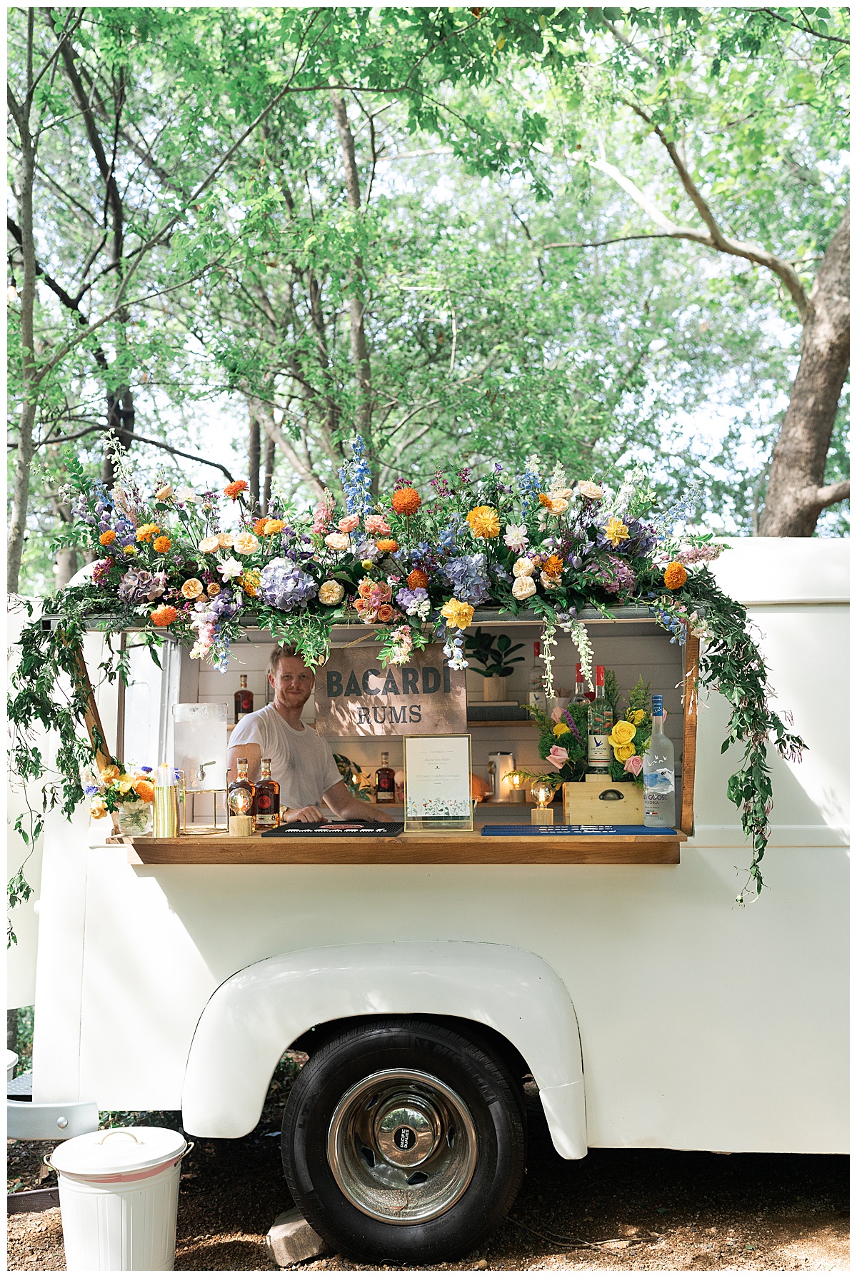 Small truck as open bar for Swish & Click Photography