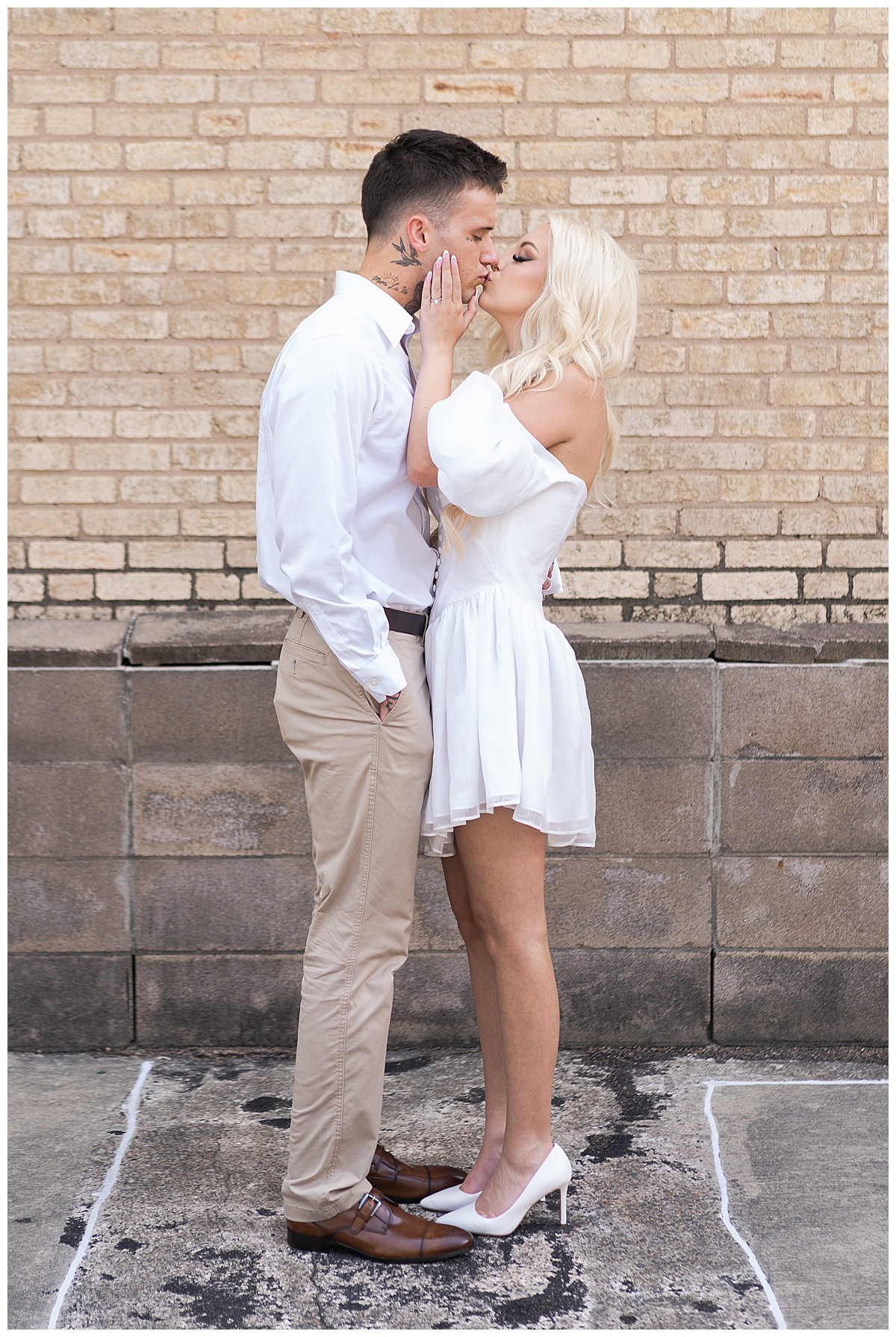 Man and woman share kiss for Houston’s Best Wedding Photographers
