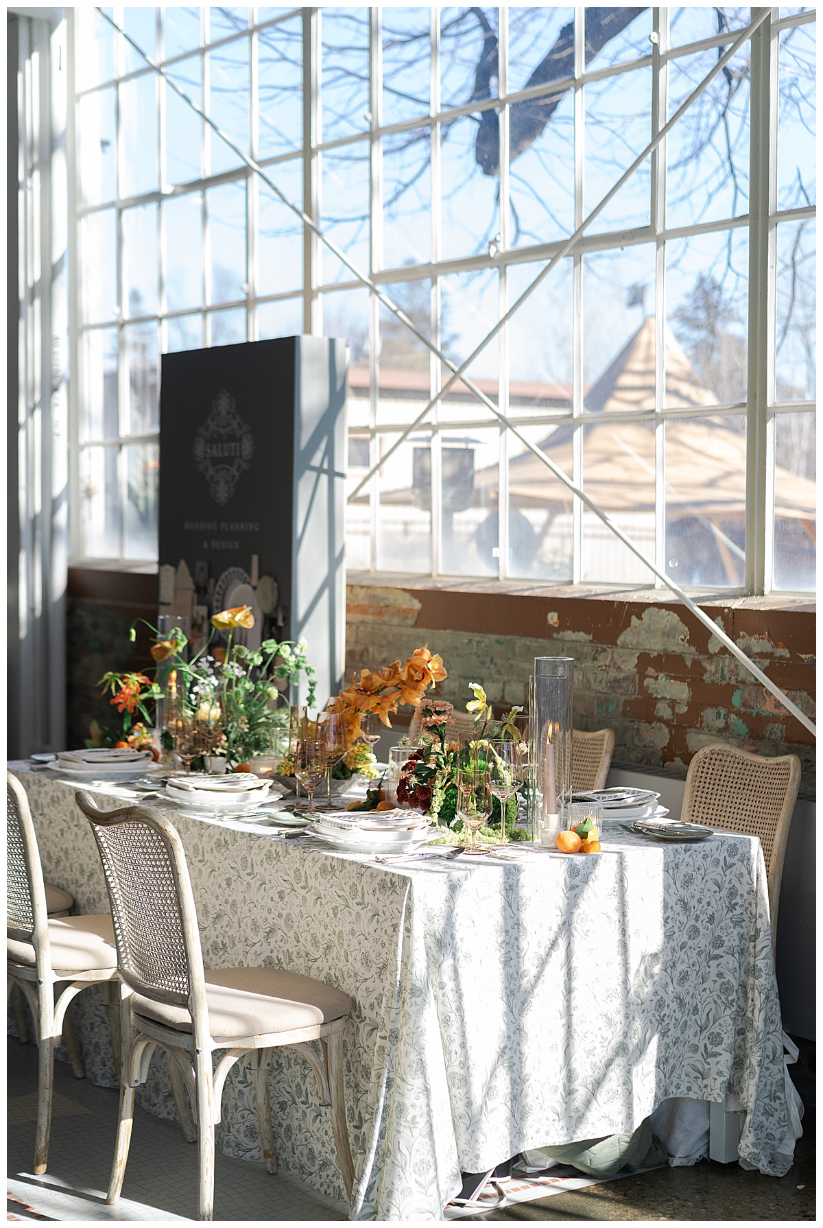 Custom design wedding table setting by Swish & Click Photography