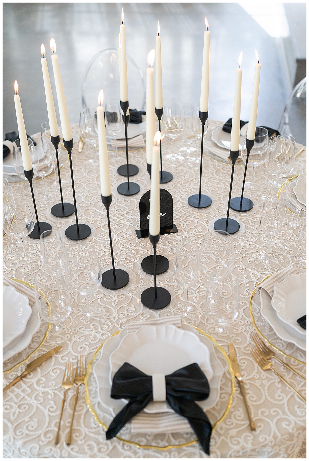 one of the 2025 Wedding Trends to look forward to is bows on decor like the table settings