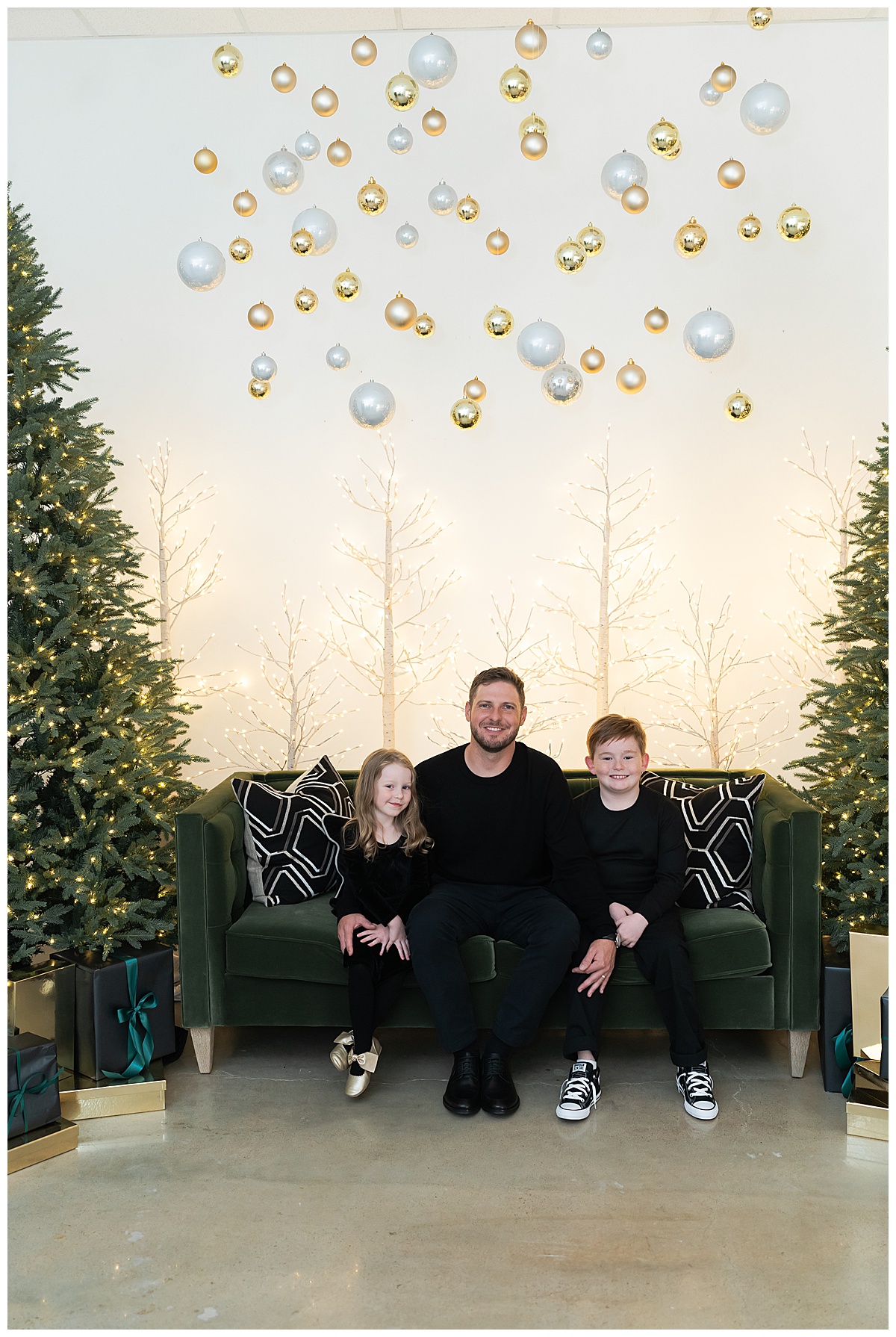 Dad sits with the kids on the couch during Christmas Minis In Houston