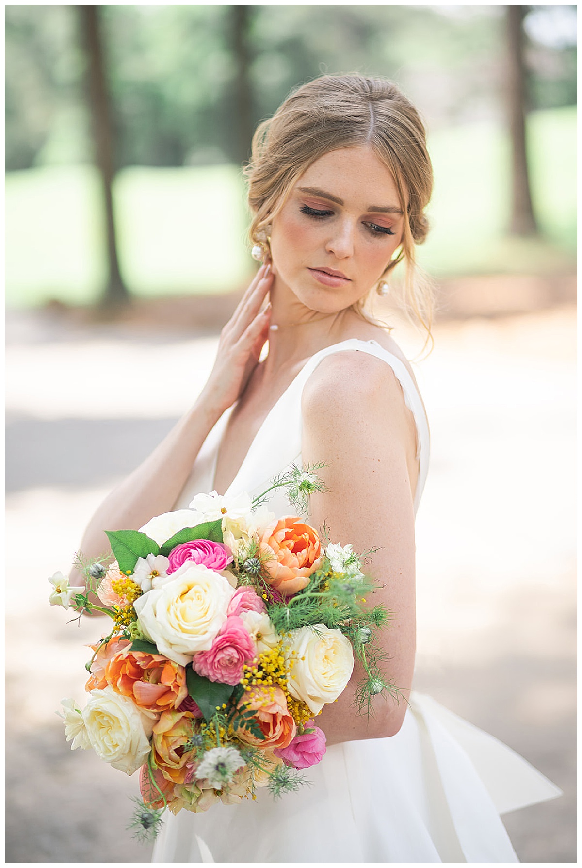 Bride holds gorgeous bouquet for The Woodlands Country Club