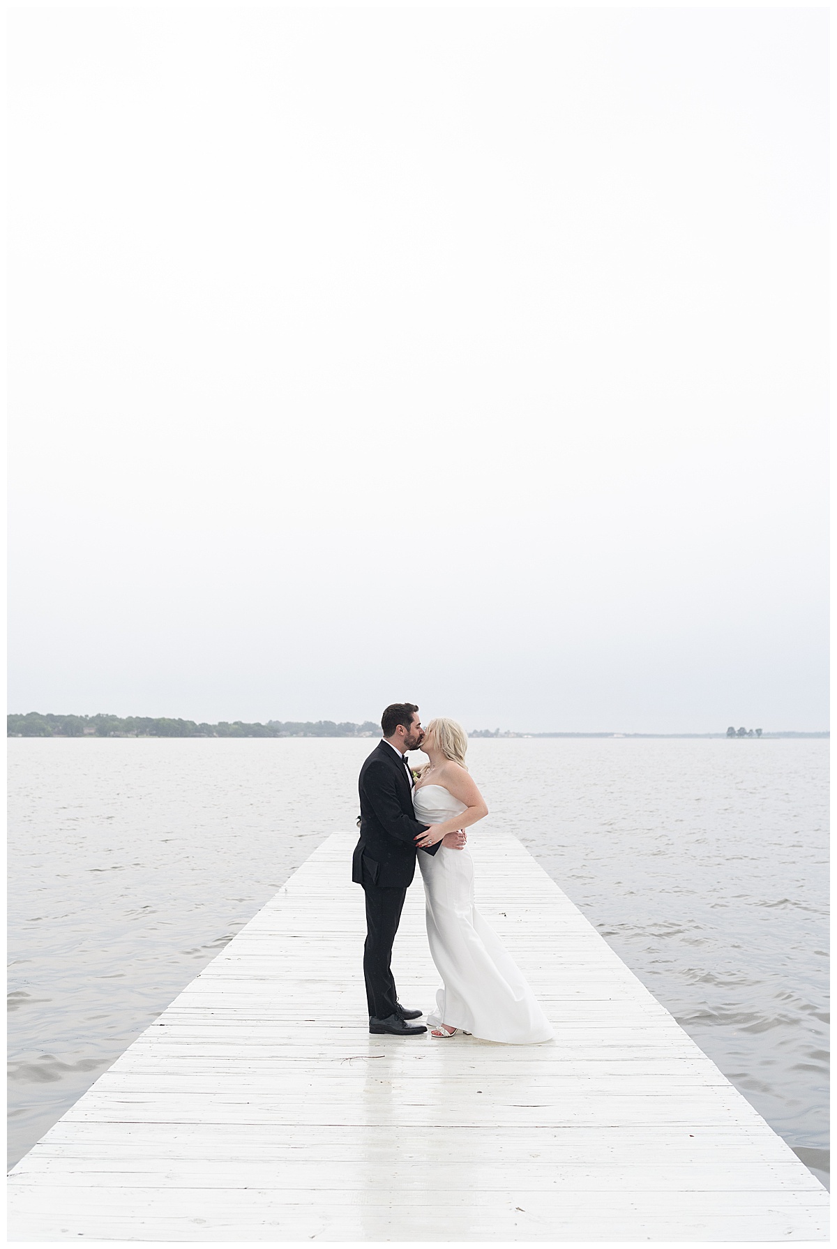 Bride and grooms hare a kiss by Modern Houston Wedding Photographer